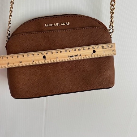 Michael Kors Tan Crossbody Bag with Gold Chain - Picture 13 of 16